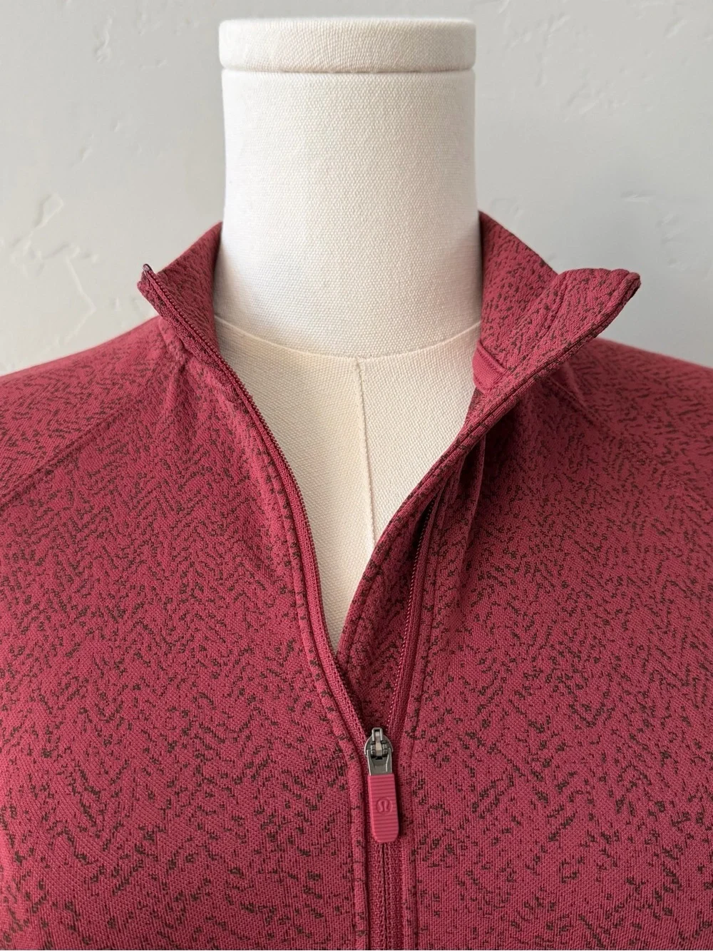 Lululemon Rest Less Cropped Half Zip Womens Size 2 Red Running Athletic Top